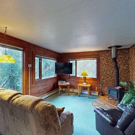 Darwin'S Apartment Girdwood Exterior photo