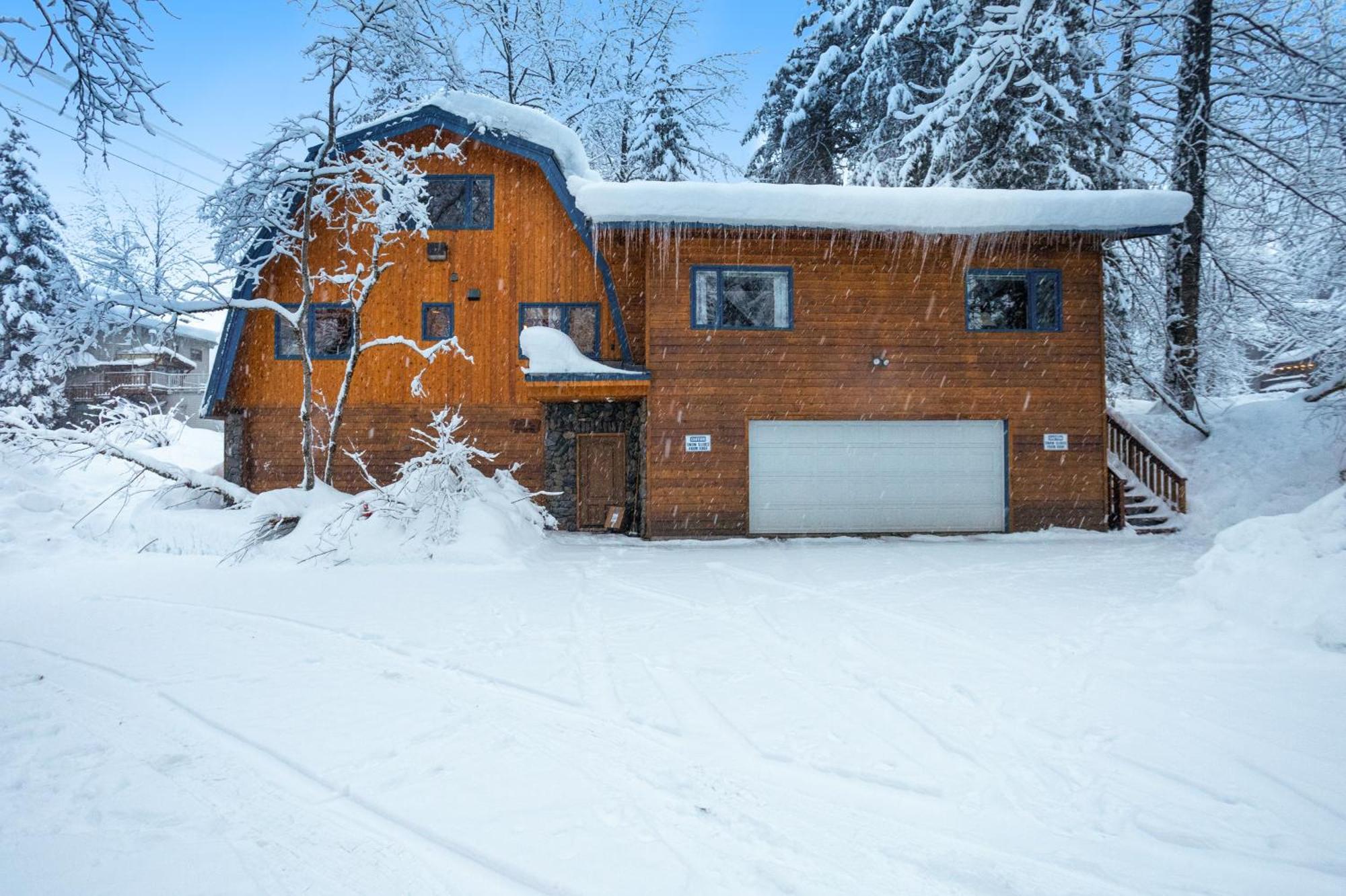 Darwin'S Apartment Girdwood Exterior photo