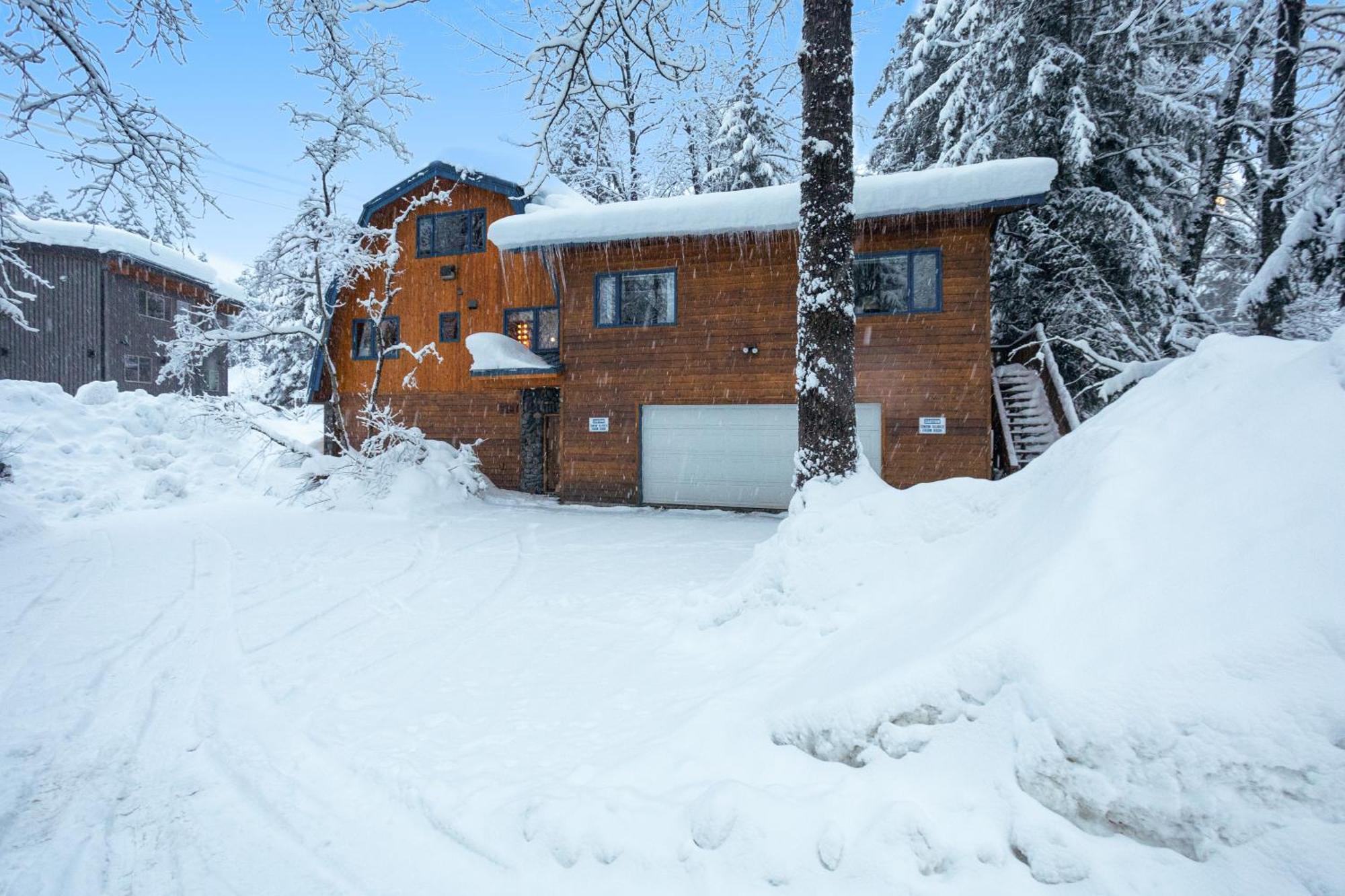 Darwin'S Apartment Girdwood Exterior photo