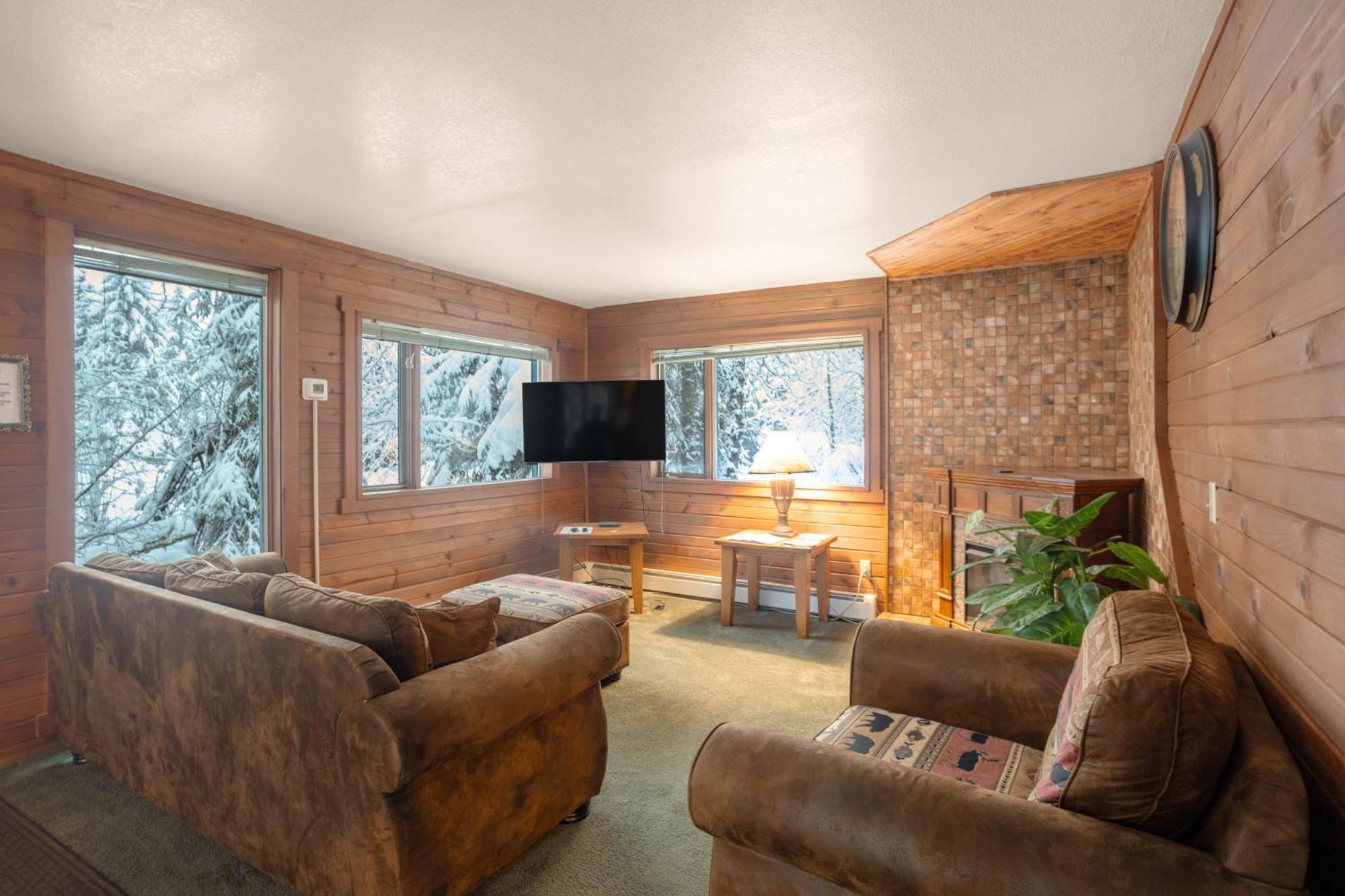 Darwin'S Apartment Girdwood Exterior photo